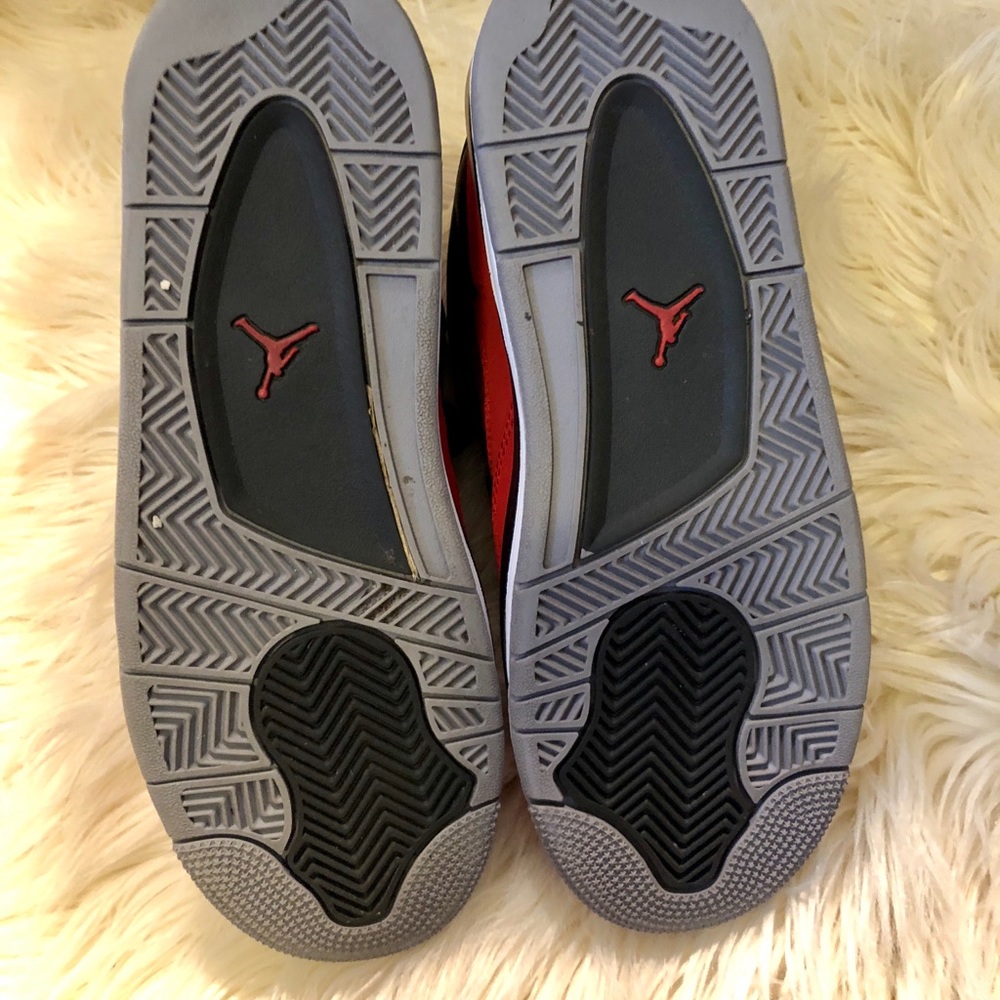 Jordan 4s - Picture 3 of 4